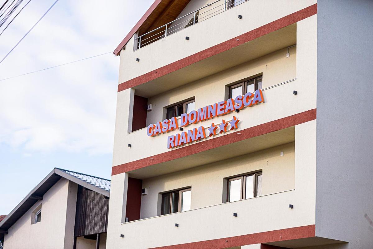 Hotel Casa Domneasca Riana Piteşti Exterior foto